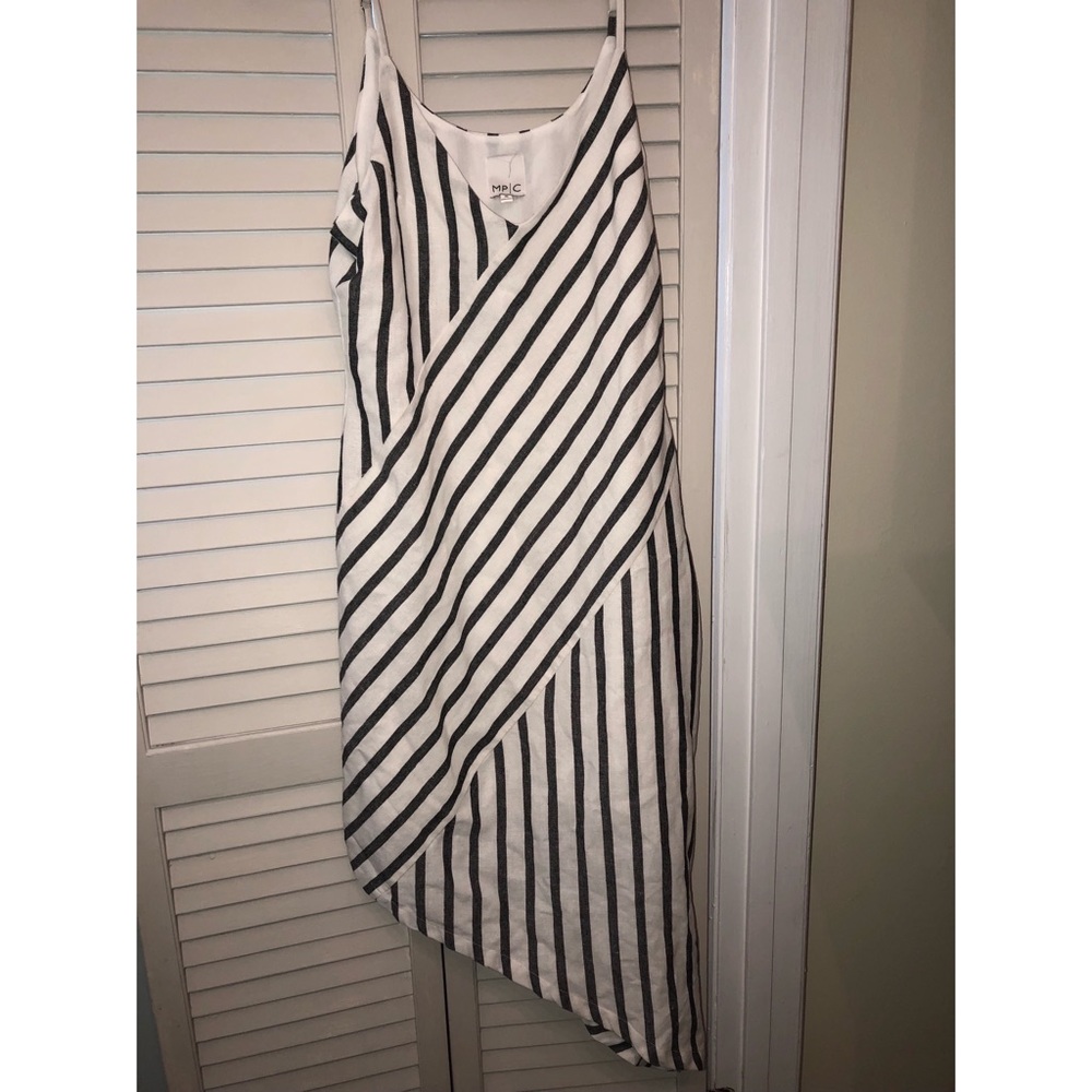 SUPER CUTE ASYMMETRICAL DRESS